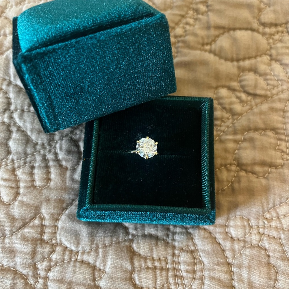 2.25 Ct Round Cut 10K Moissanite Ring